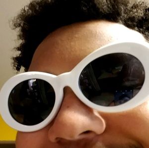 Meet your Posher, Charmar